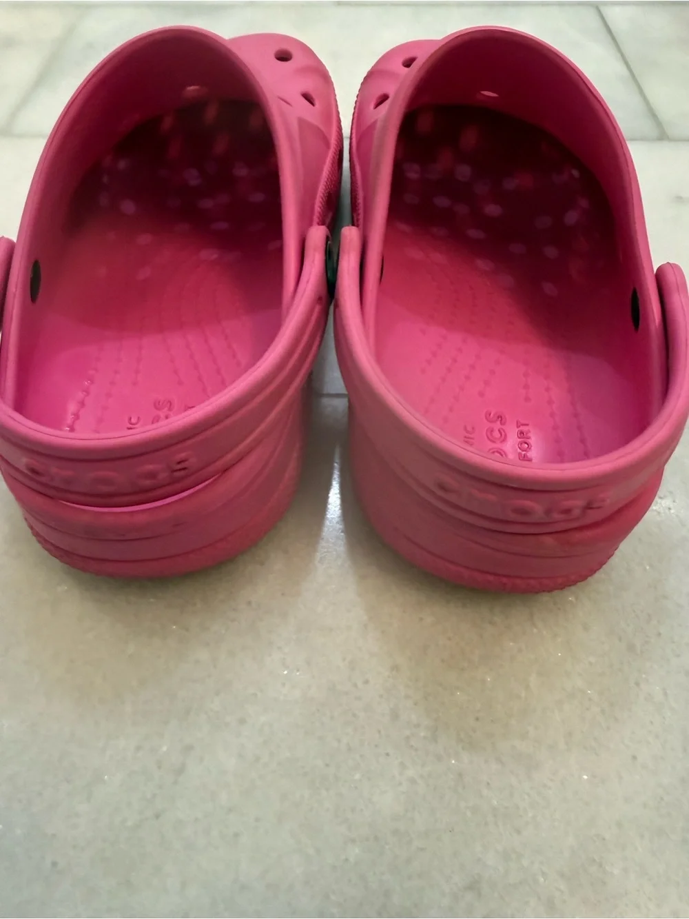 CROCS Kids Classic Clog in Bright Pink. Size 1